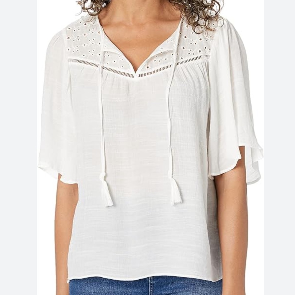 Zac & Rachel Women's Scoop Neck Short Sleeve Blouse with Tassel. Size M NWT